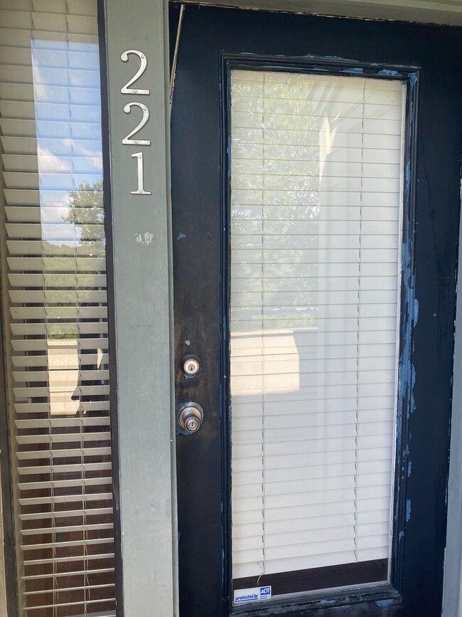 Building Photo - K206 - Treehouse #221