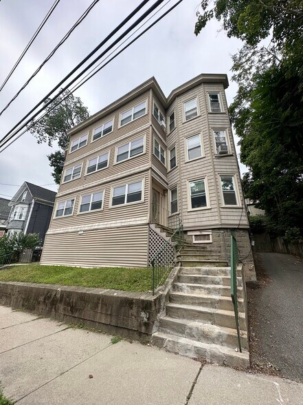Building Photo - 221 Summer St
