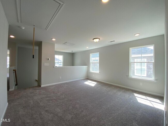 Building Photo - 17 Red Crabapple Ct
