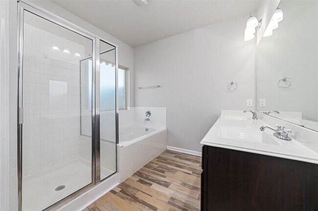 Building Photo - 5138 Royal Jasmine Pl