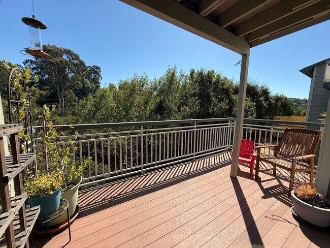 Building Photo - 3 Bed 2.5 Bath Available NOW!!! 2 Car Gara...