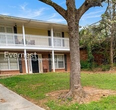 Building Photo - 3 Bed, 3 Bath Home with Attached Garage / Pet Friendly / Available Soon!