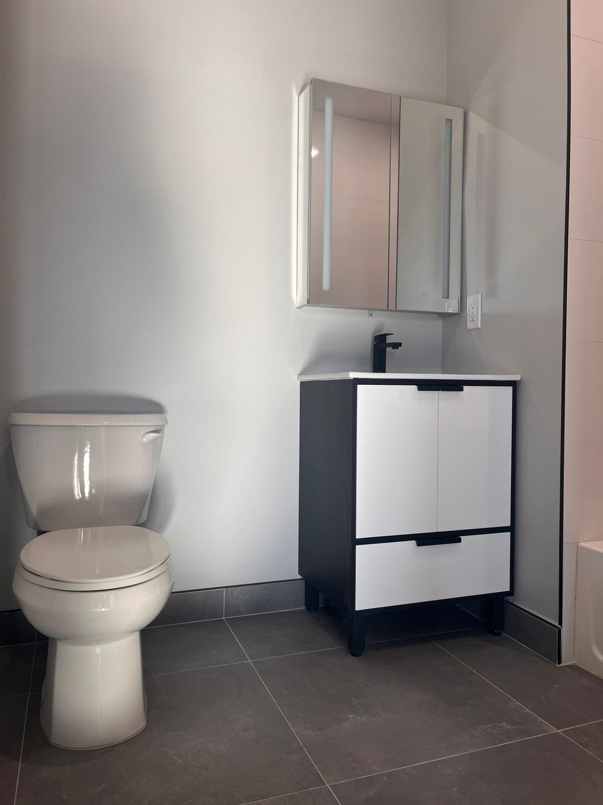 Building Photo - 130 Mallory Ave