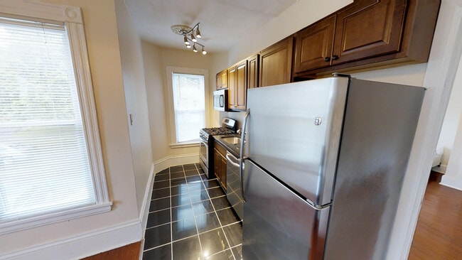 Building Photo - 127 Comstock Pl