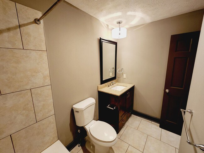 Building Photo - Spacious & Unique in Twin Oaks, Southwest ...