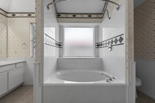 Building Photo - 805 Courtland View