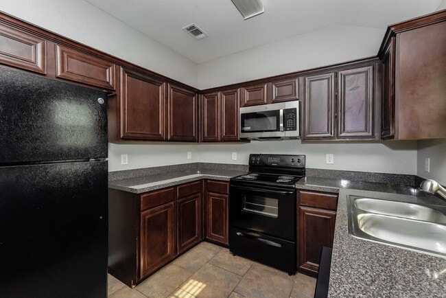 Building Photo - 7653 Rainbow Creek Dr