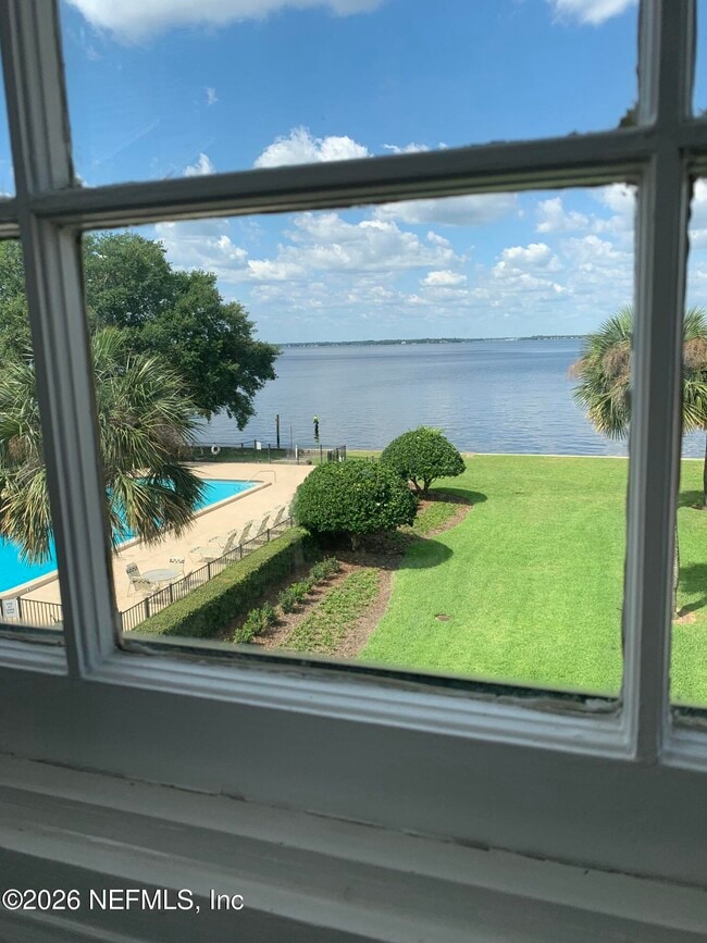 Building Photo - 842 Cedar St