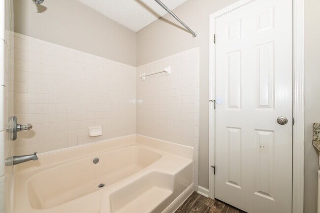 Building Photo - 11194 Mikris Dr S