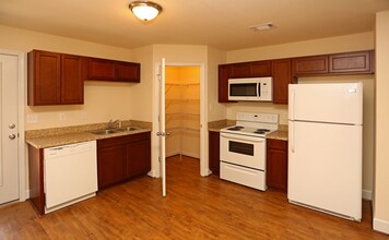 Building Photo - Brookwood Landing - Berkmans