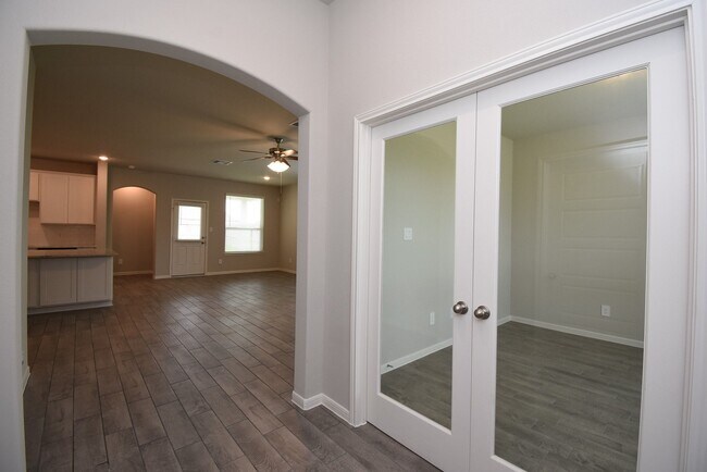 Building Photo - 2128 Port Jackson Dr
