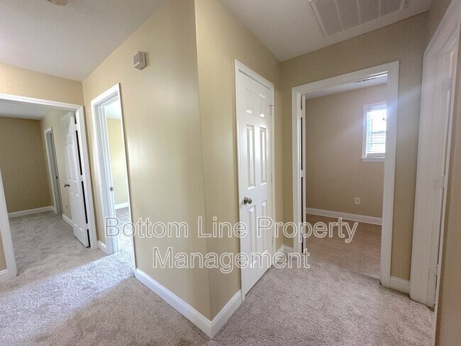 Building Photo - 6223 Woodland Commons Dr