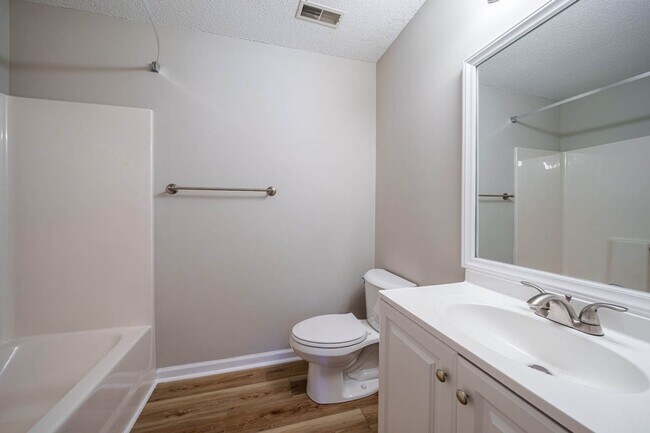 Building Photo - 101 Thorncrest Dr