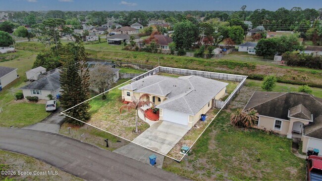 Building Photo - 992 Coquina St SE