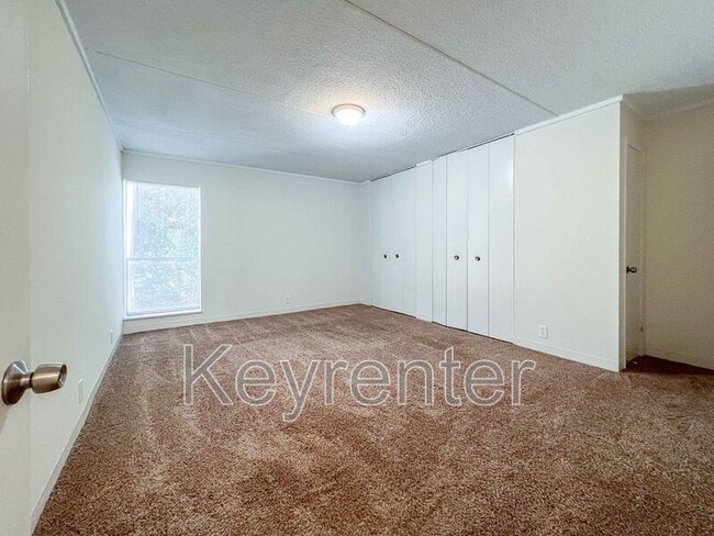 Building Photo - 530 Berlin Dr