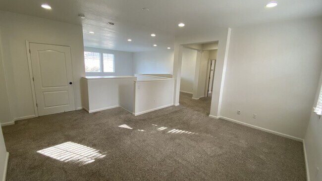 Building Photo - Mountain House Home Spacious 4 Bedroom, 3.5 Bath Home with Bonus Loft