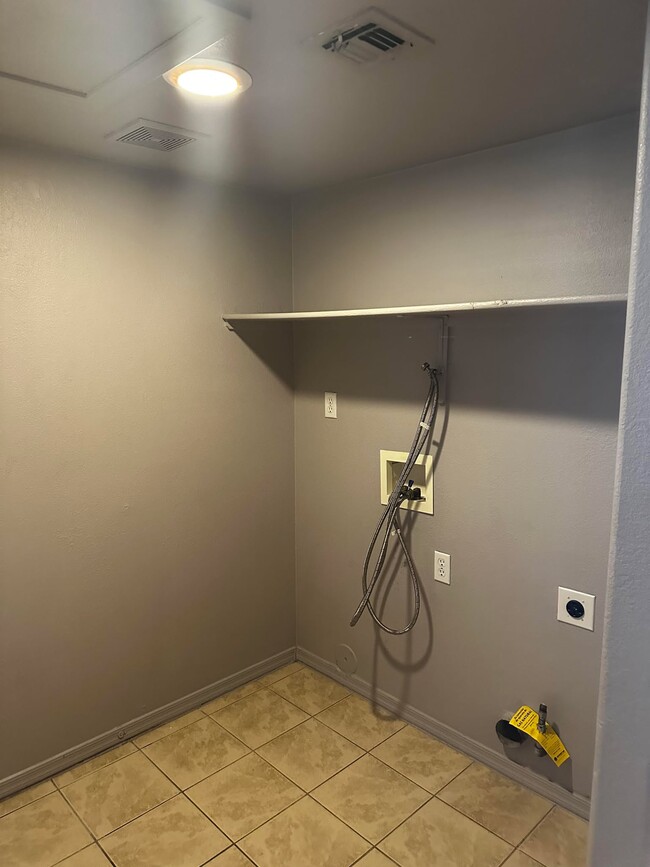 Building Photo - 3065 W Mermaid Ct