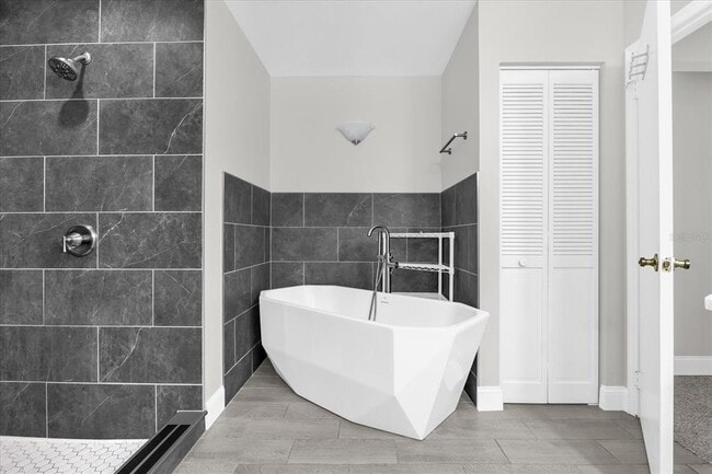 Building Photo - 5808 Parkview Point Dr