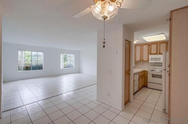 Building Photo - 2-bed, 2-bath Condo in San Diego's Linda Vista/Fashion Valley Area.