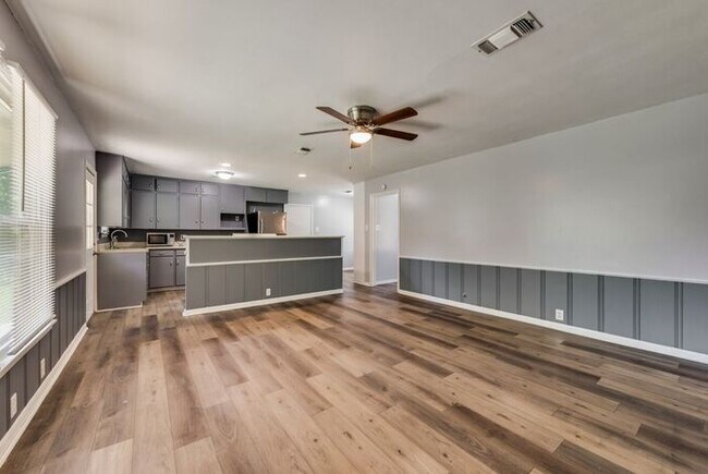 Building Photo - 1014 W Belden St