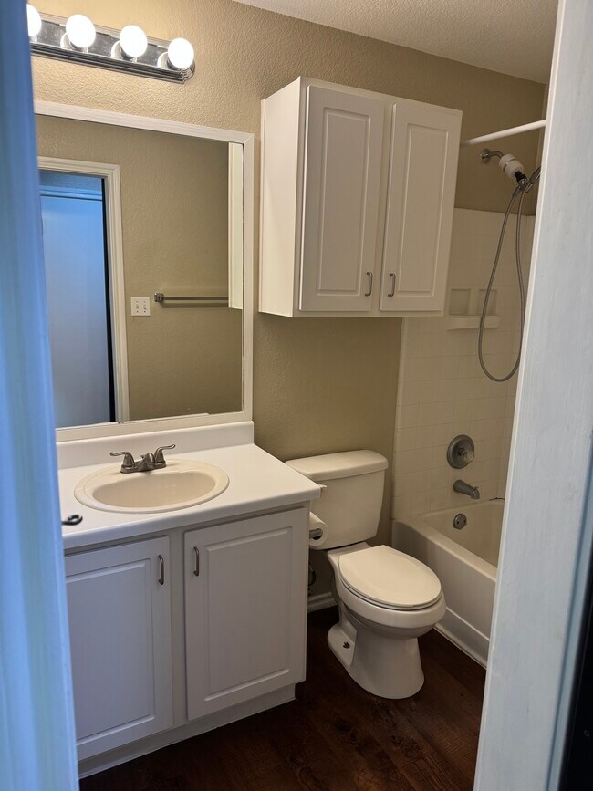 Building Photo - 450 Carriage Way