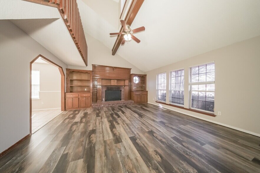 Building Photo - 11240 Cimarron Dr