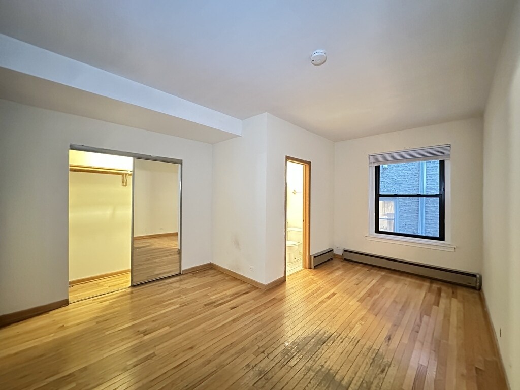 Building Photo - 634 W Barry Ave