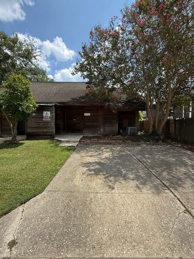 Building Photo - 8462 Bayou Fountain Ave