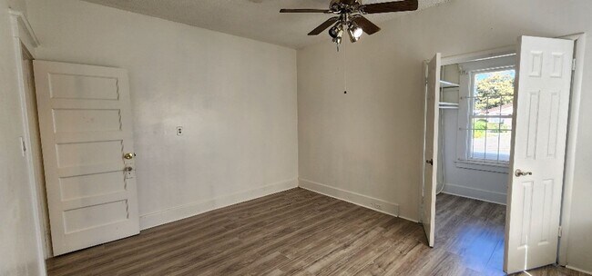 Building Photo - Large Sunny 4 Bedroom 3 Bath Country Style Home in Vallejo!