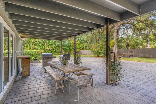 Building Photo - 6830 SW 69th Ave