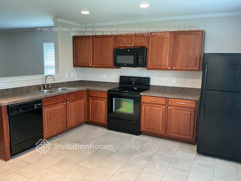 Building Photo - 402 Azalea Dr