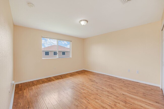 Building Photo - Beautiful 3-bedroom, 2.5-bath two-story townhouse in a well managed community