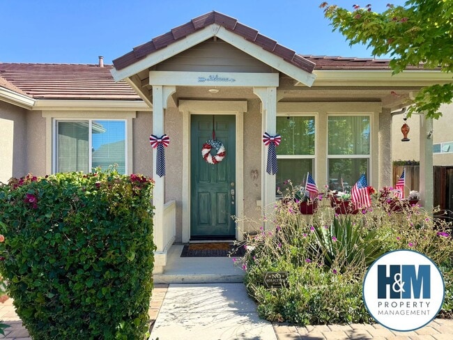 Primary Photo - 3 bedroom home in Hollister