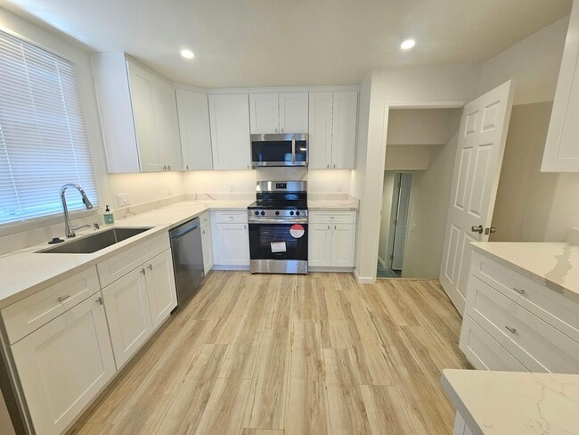 Building Photo - 3675 Christensen Ln