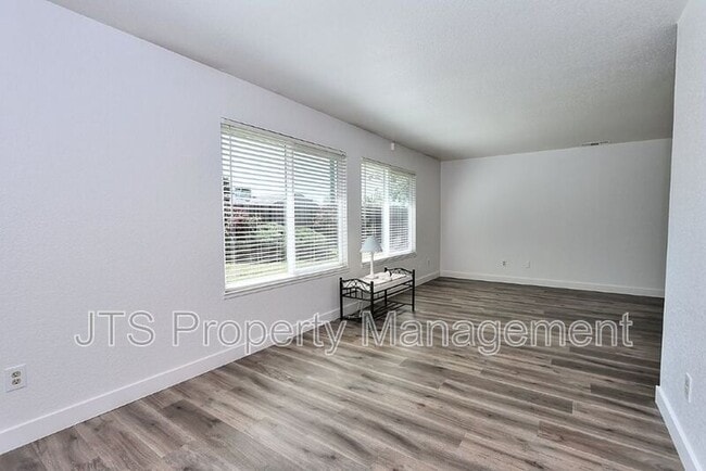 Building Photo - 6069 Kingwood Cir