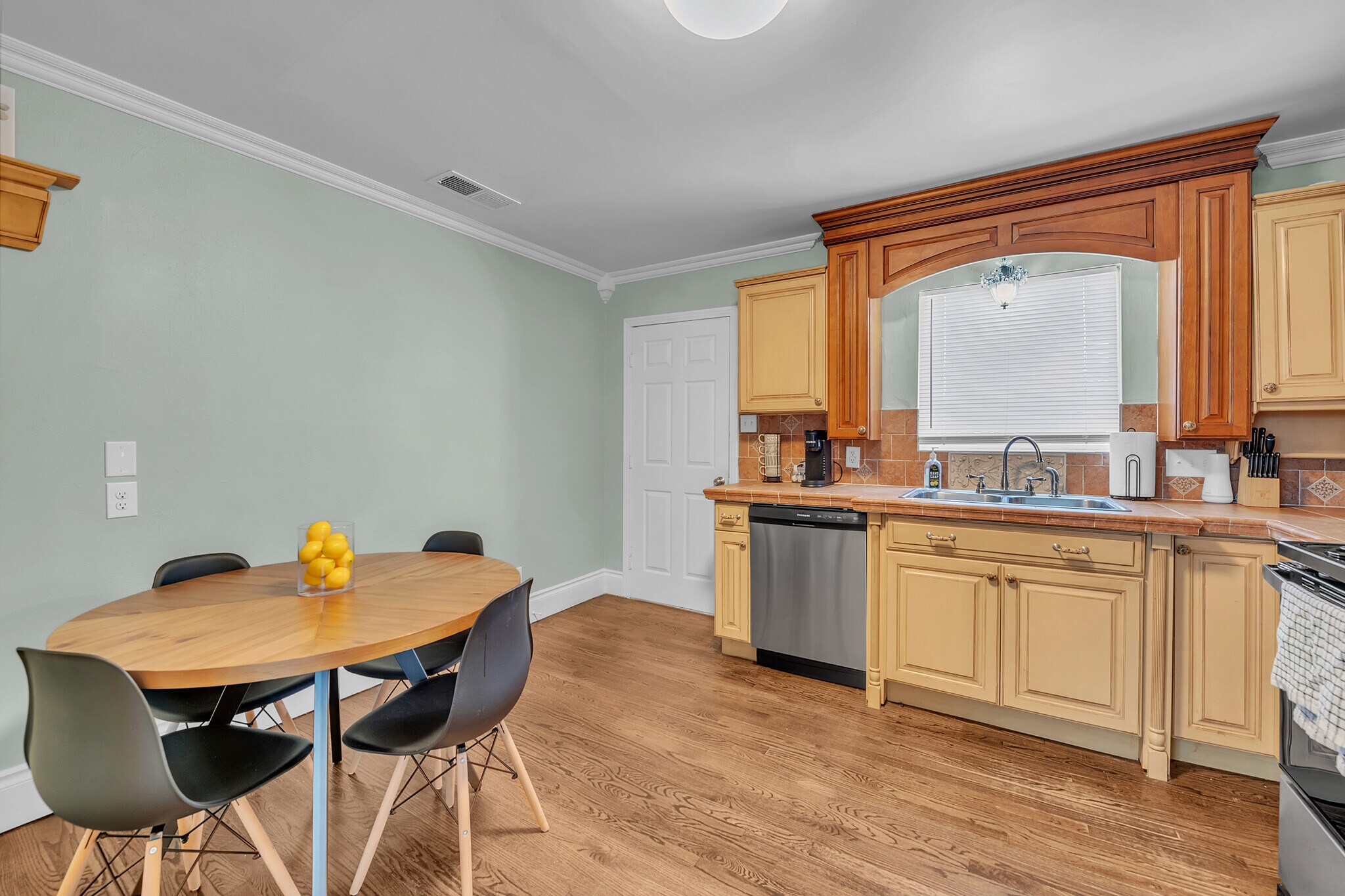 Great for mid-term renters and extended stays. - 2301 North Dr