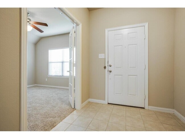 Building Photo - 1120 Villa Paloma Blvd