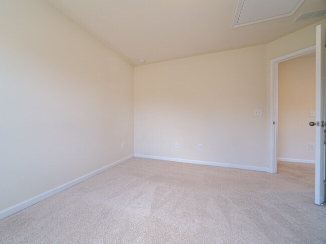 Building Photo - 1089 Wallace Lake Rd