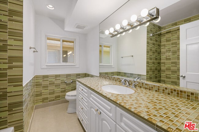 Building Photo - 8760 White Oak Ave