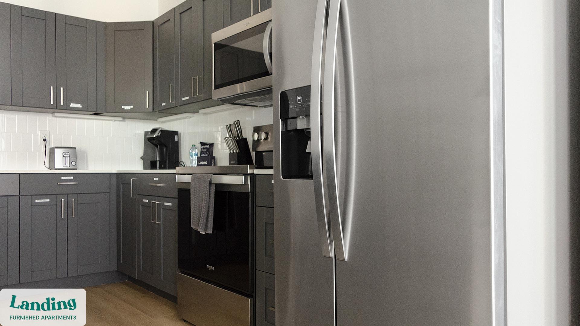 Building Photo - 650 N Main St