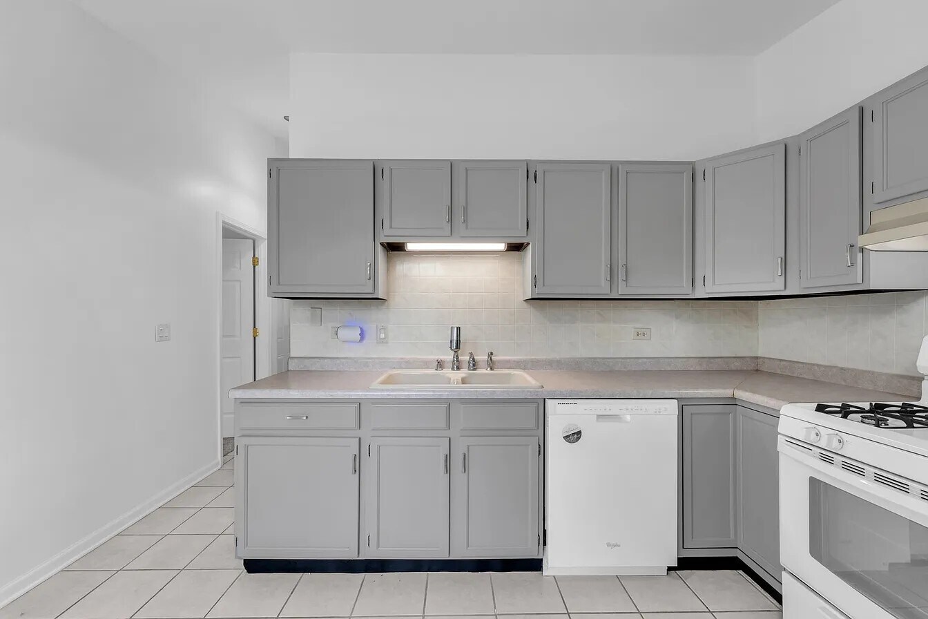 Building Photo - 1110 Riverwood Dr