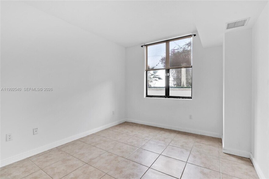 Building Photo - 888 S Douglas Rd