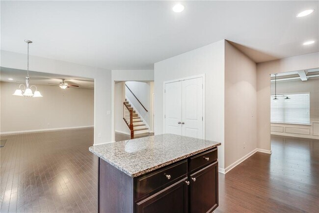 Building Photo - 933 Whitfield Oak Way NE