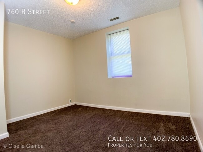 Building Photo - 760 B St