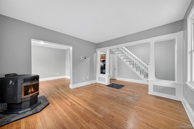 Building Photo - 4 Lark St