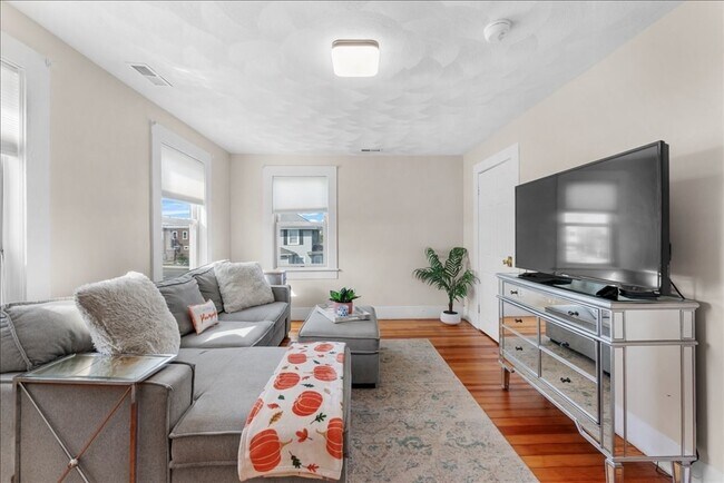 Building Photo - 49 Massasoit Ave