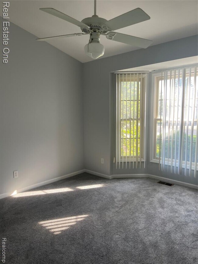 Building Photo - 2519 Westmont Cir