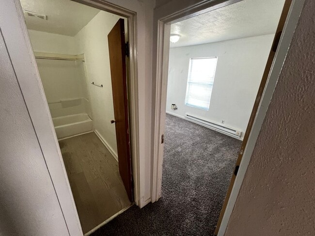 Building Photo - 3 bed 1 bath