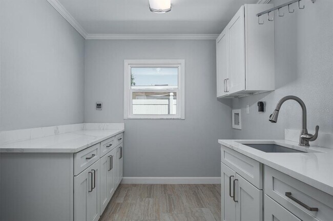 Building Photo - 590 Belle Point Dr