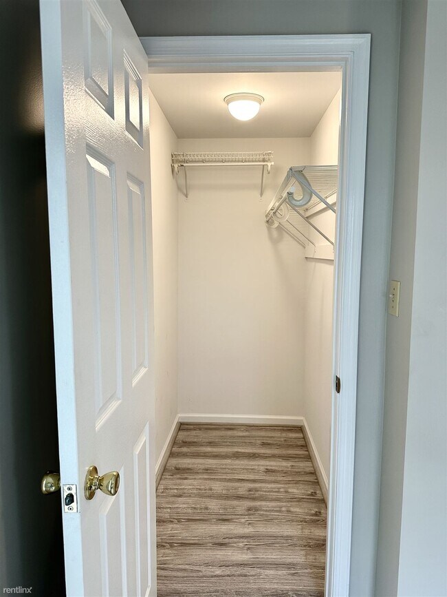 Building Photo - 2 br, 1 bath Duplex - 3932 Fairfax Street